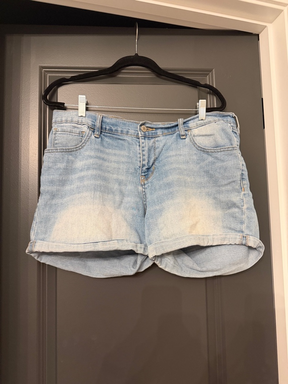 Old Navy Light Wash Denim Women's Shorts - Casual Rolled Hem